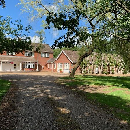 Aldercarr Hall Bed & Breakfast Great Ellingham Exterior photo