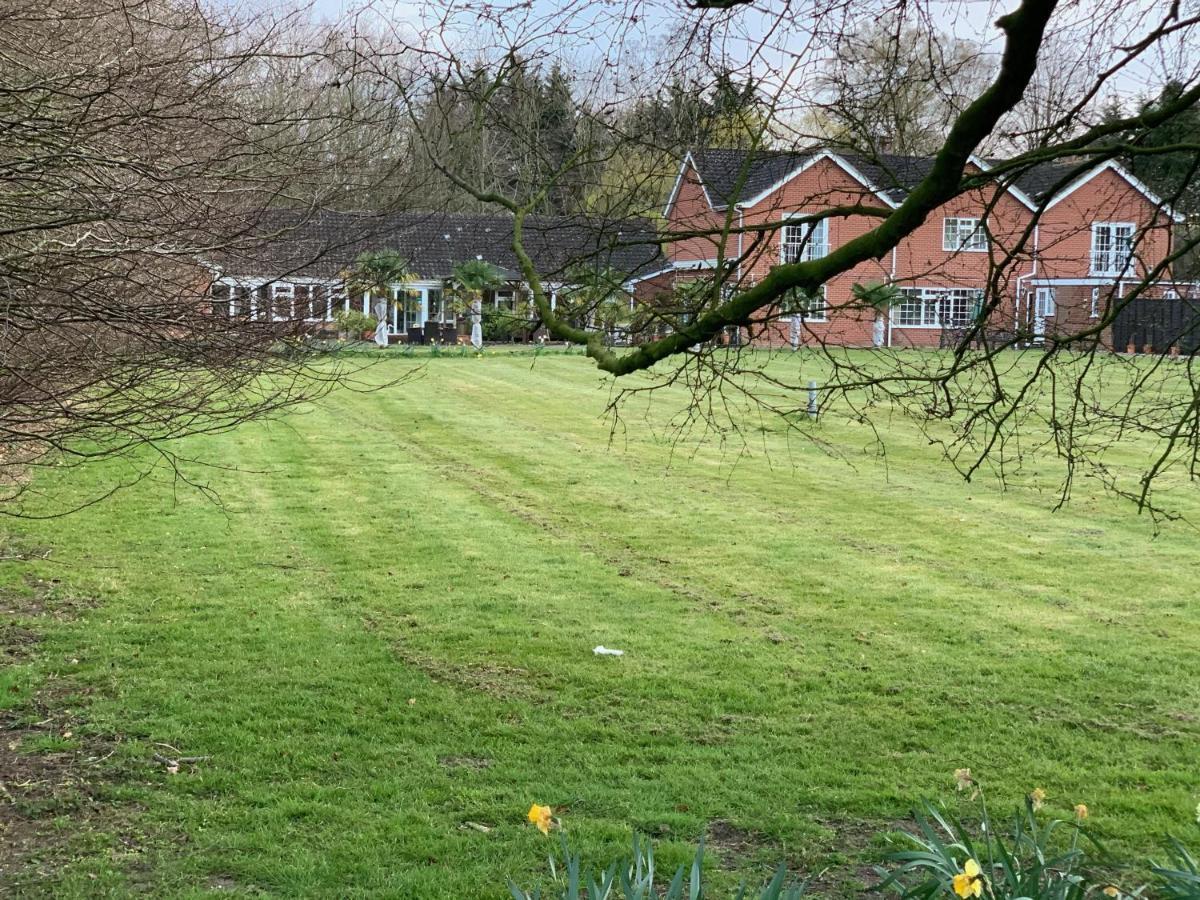 Aldercarr Hall Bed & Breakfast Great Ellingham Exterior photo