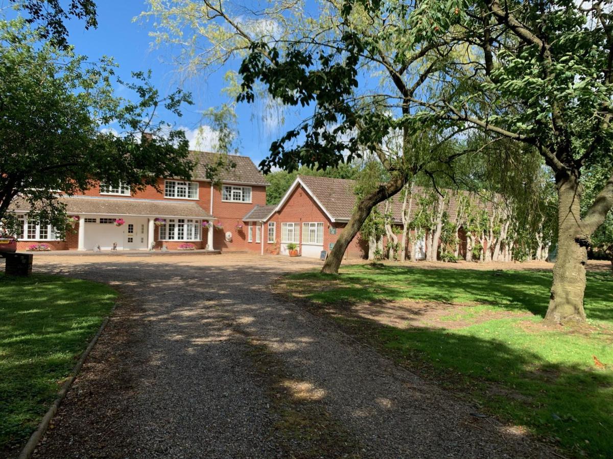 Aldercarr Hall Bed & Breakfast Great Ellingham Exterior photo